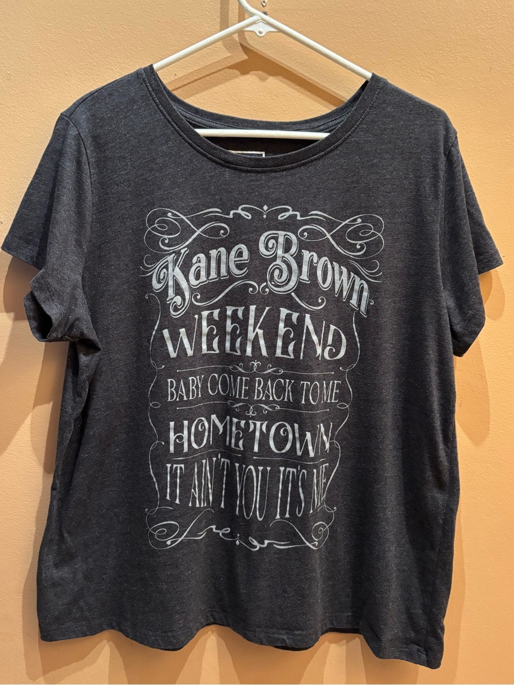 Kane Brown Weekend Hybrid Apparel song titles in a scrolled frame Size XL